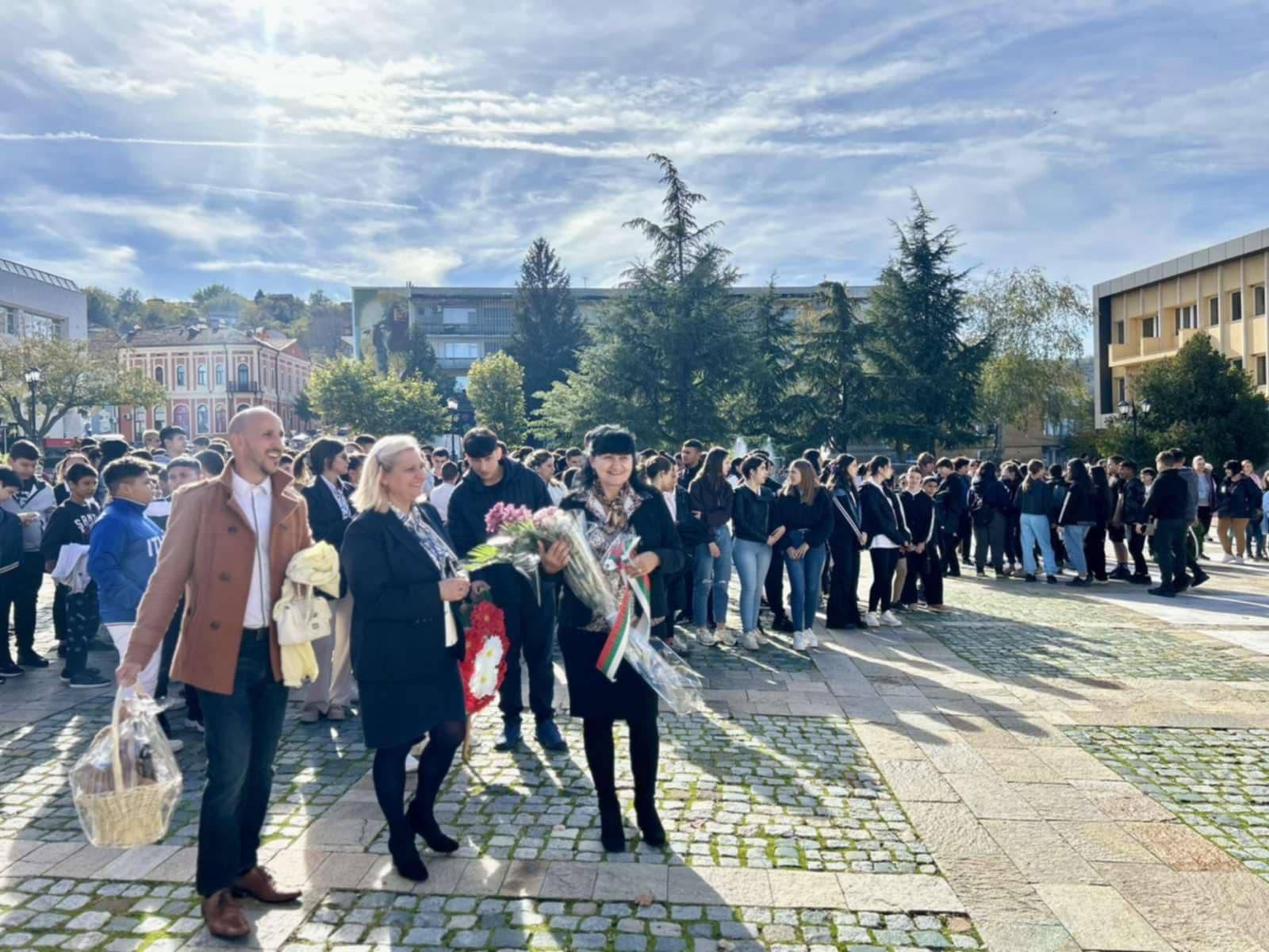 Образователните институции в Оряхово отбелязаха Деня на народните будители`